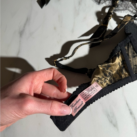 Agent Provocateur Leoni Black Gold Roll-on Suspender - Picture 15 of 16